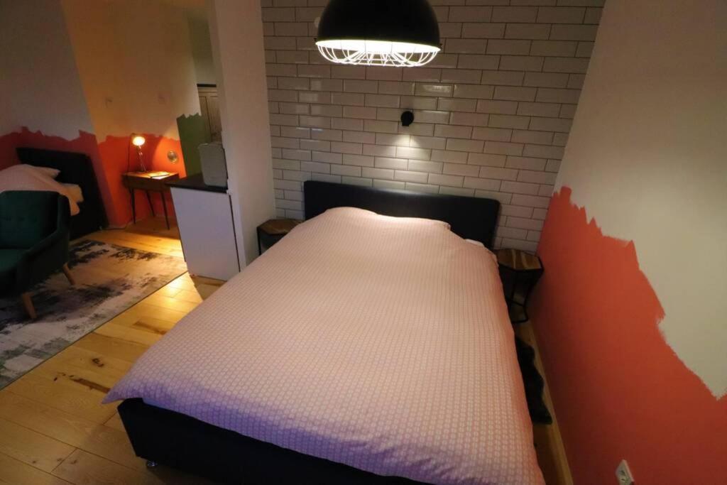 Room Emma,Between Bus And Train Station,Netflix,Speed Wi-Fi Загреб Экстерьер фото